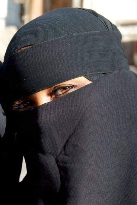 يلهووووووووووووووووووي الحر هبطني  وهموت من جوع بس مش قادرة ااكل  يدوب  من امبارح طول اليوم اكلت معقله رز وحتة فرخه ونهاردة يدوب  كوباية قهوة بالعافية بس 
وشكلي هخش في اكتئاب تاني لاني بحاول اغير نفسيتي بكل شكل بس مفيش فايده