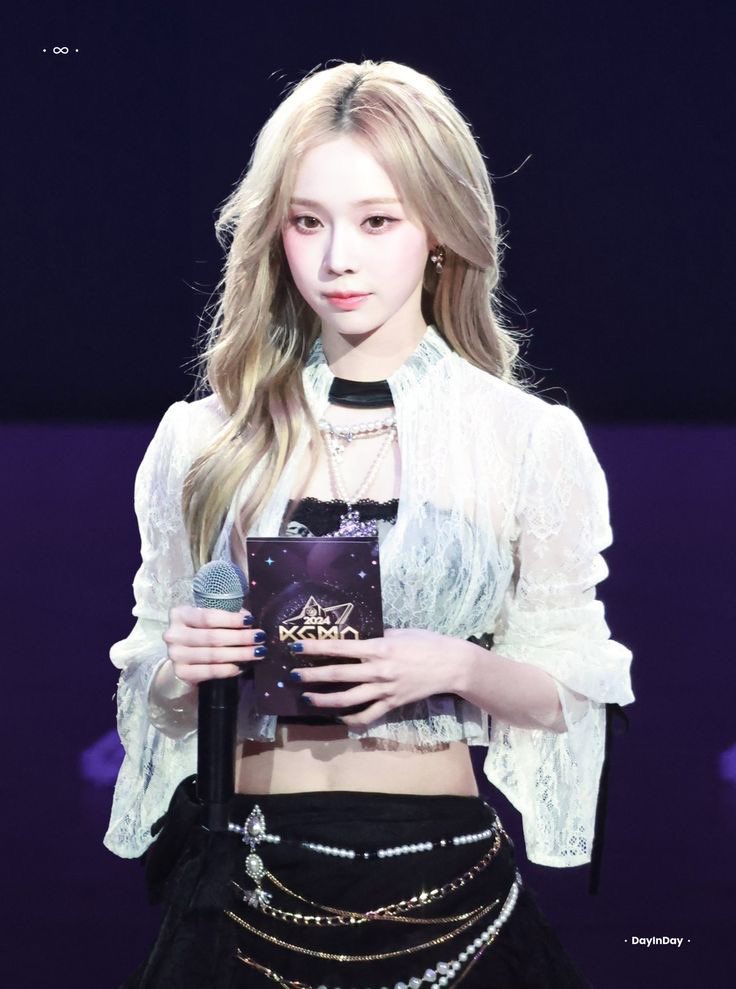 <a href="/Jehtnie/">َ</a> <a href="/HeartburnHustle/">The store it's closed!</a> Jemima mengangkat micnya kembali, kali ini dengan hati yang lebih berat. Kemudian ia menghela nafas panjang dan beradu pandang dengan Kak Anne. “Huft, aku terharu banget sampai gak sadar menitikkan air mata. Gak kerasa banget ya Kak Anne acara ini sudah mau selesai”