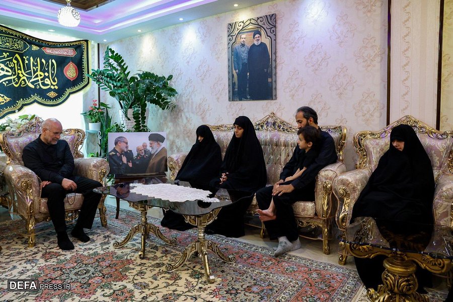 shirkhaan69's tweet image. آقا اینجوری که ما فهمیدیم این روکش مبل برای عرزشیا حکم پرده بکارت داره. رئیس مجلس کمه؟ منتظری ترامپ بیاد خونت؟؟ وردار اون کیریو))