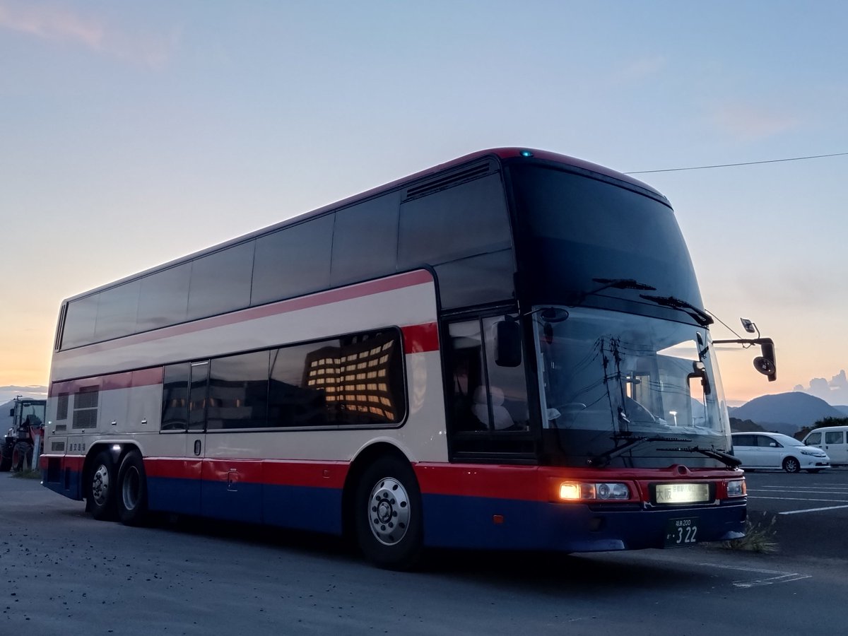 E485E189's tweet image. やってきました福島高速バスターミナル!そして日没直後のまだ薄っすら明るさが残るなか福島交通ギャラクシー号エアロキング322号車が到着!