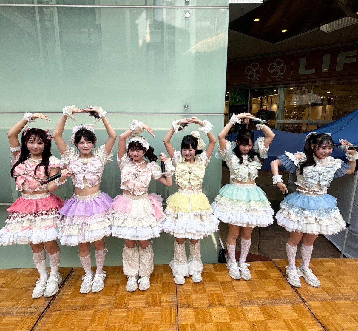 pixel_ribbon's tweet photo. #ぴくりぼリリイベ 
in さいたまコクーンシティ📍

みなさんご来場いただき
ありがとうございました⭐️⟡.·*.

さいたまコクーンシティさんのステージにて🎤
ライブ終わりのぴくりぼちゃんたち📸

今日はcocoonポーズ🙆🏼‍♀️🤍

#今日の1ぴくせる 
#PixelRibbon #ピクセルリボン #ぴくりぼ https://t.co/D990267A4m