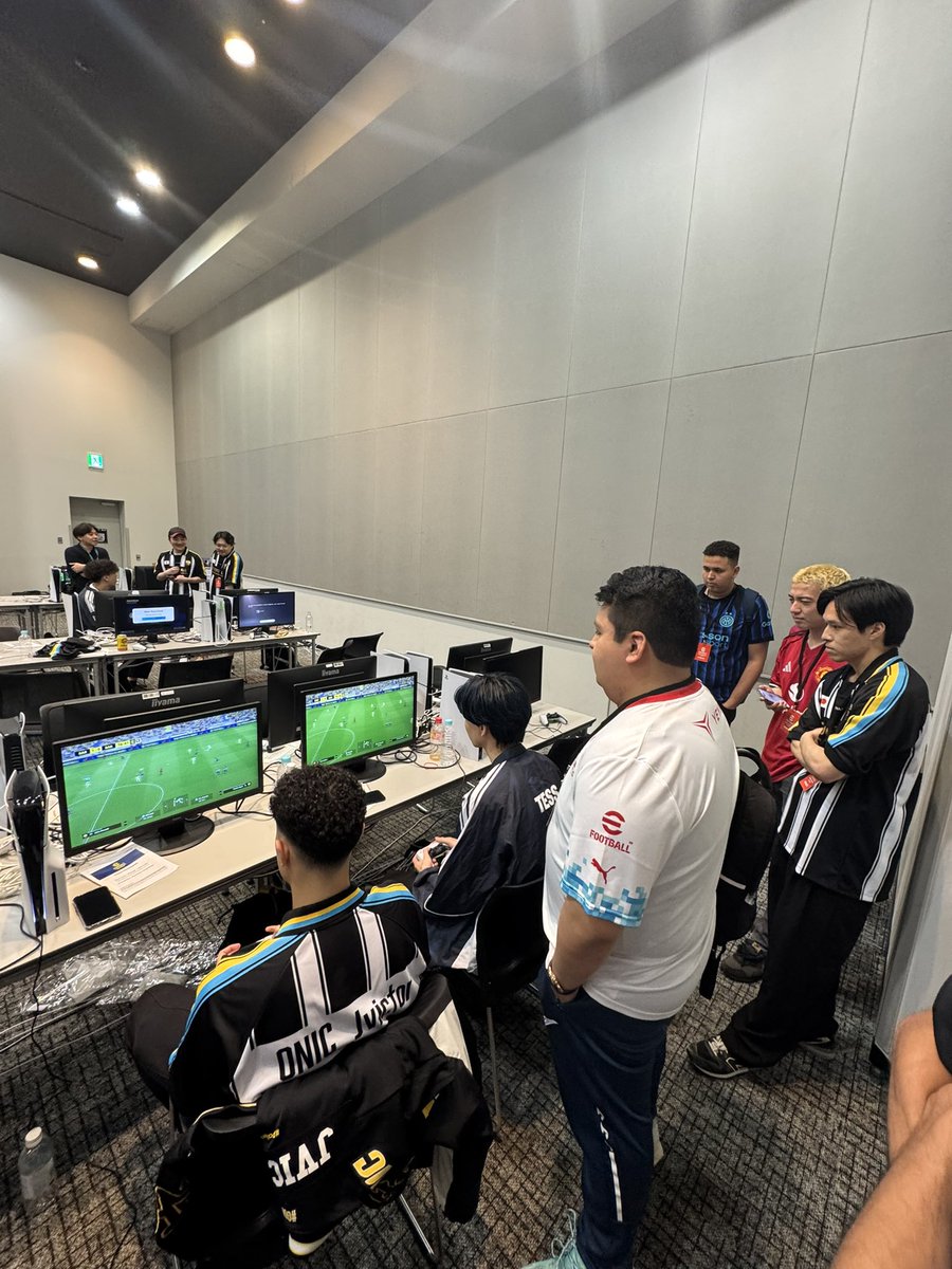 AlexAlguacil8's tweet image. @play_eFootball Championship World Finals 2025!

📍From Tokyo 
Day 1 - Sunday 
Stream starts: 12:00🇯🇵-05:00🇪🇸
Mobile: 12:30🇯🇵-05:30🇪🇸
Console 16:00🇯🇵-09:00🇪🇸

Web⬇️
efootballchampionship.konami.net/worldfinals/

Live Stream ⬇️⬇️
youtube.com/live/LC8xXchC0…

#efootballWorldFinals