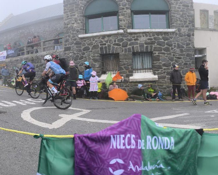 🟣🟢 Desde Málaga al Tour de Francia… ¡El Nueces de Ronda Atlético Torcal está en todos lados! 🚴‍♀️💥 

#NuecesDeRonda
#AtléticoTorcal 
#TourDeFrancia