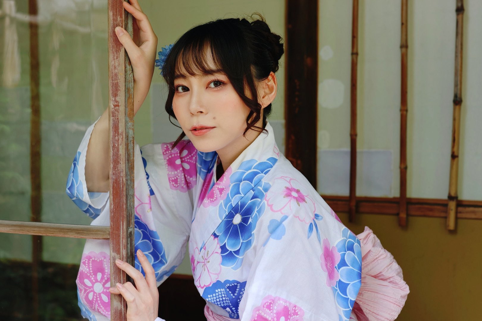Lycee プライベートビーチで白ビキニ 北大路 可憐 北見六花さん直筆サイン Lycee プライベートビーチで白ビキニ 北大路 可憐 北見六花さん