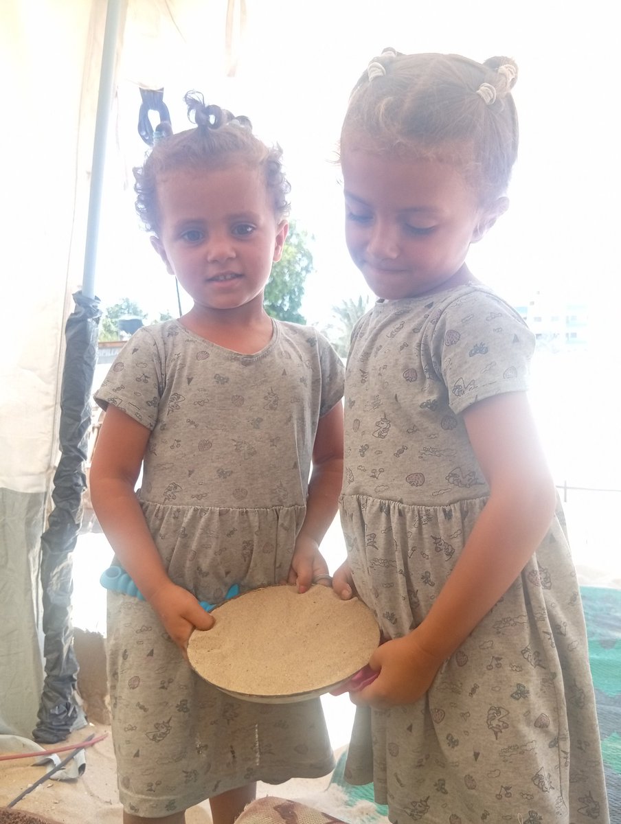 sabah31798's tweet image. My two little girls crave the taste of macaroni and bechamel...
But in our tent, there's no ingredient, no oven, and no safety.
So they decided to make it with sand.
Innocently, they sat on the ground, formed layers, and laughed as if everything was fine.
What kind of oppression…