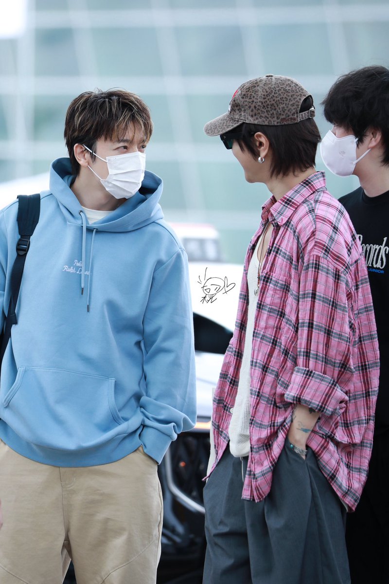 yintao0126's tweet photo. 250719 INC 仁川出发🛫上海PVG
#ABline #SUPERJUNIIOR #예성 #金钟云 #yesung #슈퍼주니어 #金希澈 #희철 #이동해 #李东海
这ab黏黏乎乎的~ https://t.co/k5QI17C7Wu