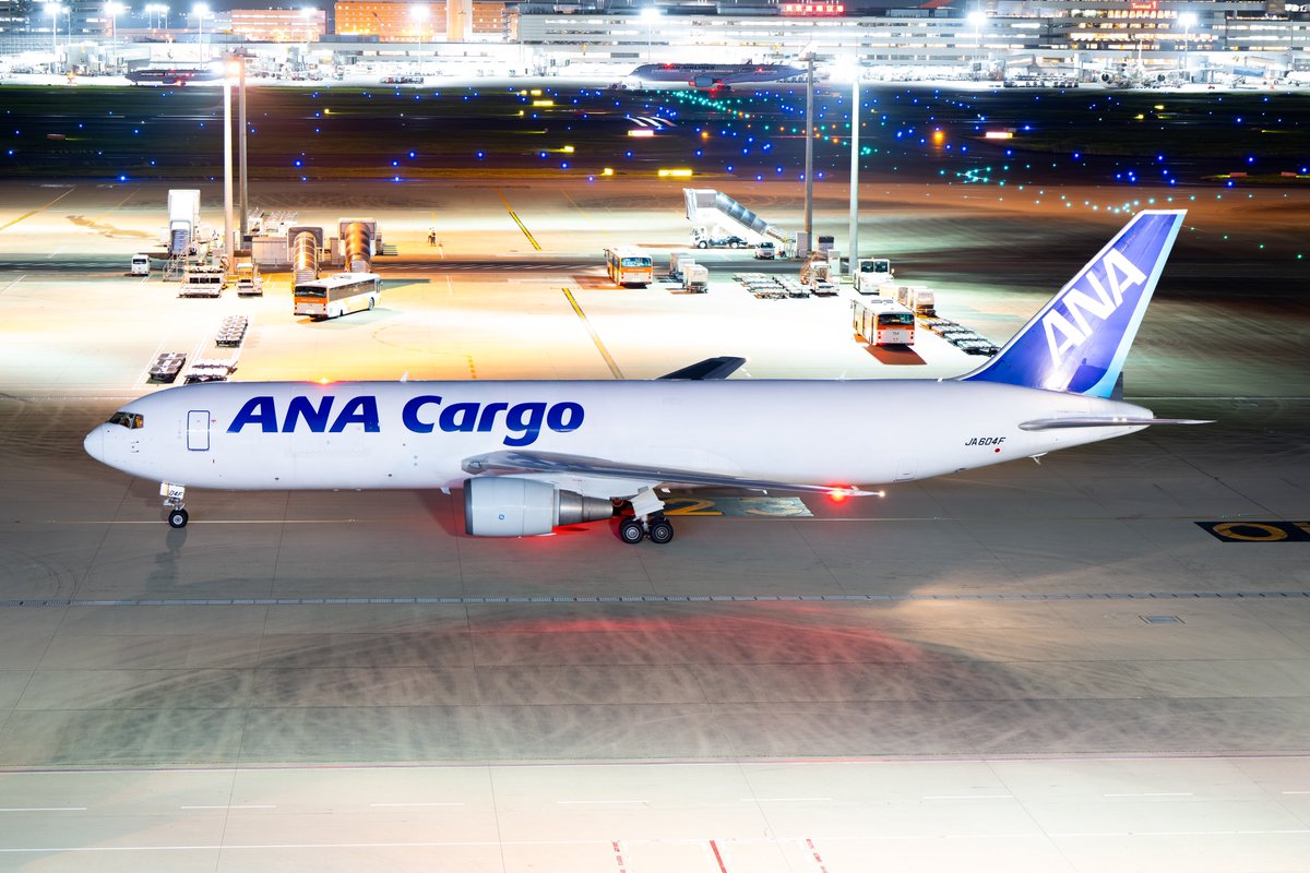 2025/7/18
HND/RJTT
ANA Cargo
Boeing 767-381F(ER)  JA604F

124から成田フェリーされた604F
貨物機のバルブは難易度が高くこうしてフェリー等で本館に入ってくれるのは有難いですね
人も少なく平和な撮影でした