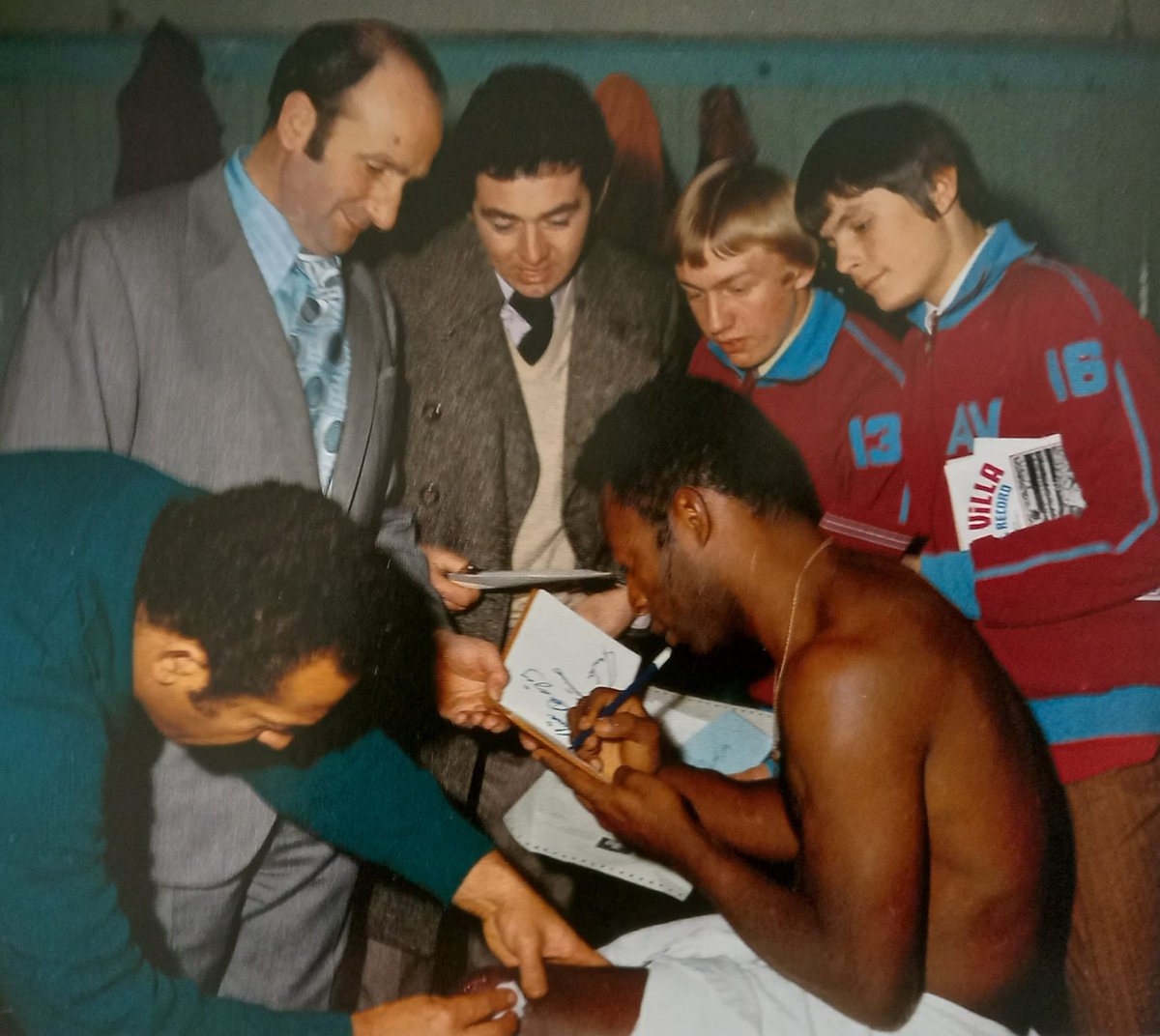 AndrewUllah's tweet image. It was really nice seeing Bryan Place again yesterday. Brian played in our brilliant Southern Junior Floodlit🏆Final win against Ipswich, he also got to meet Pele when the Legend came to @AVFCOfficial in 1972