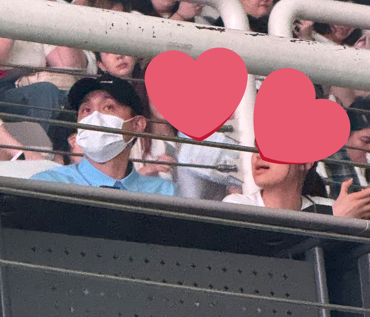 DODBBONG's tweet photo. 헐 오정세님도 도경수 콘서트 오셧어ㅠㅠㅠ
스윙키즈 병삼이횽ㅠㅠㅠㅠㅠㅜㅠㅜㅠㅠㅠ

ⓒoctosoo

#도경수 #디오 #KYUNGSOO #ギョンス https://t.co/6efV9ZXxd5