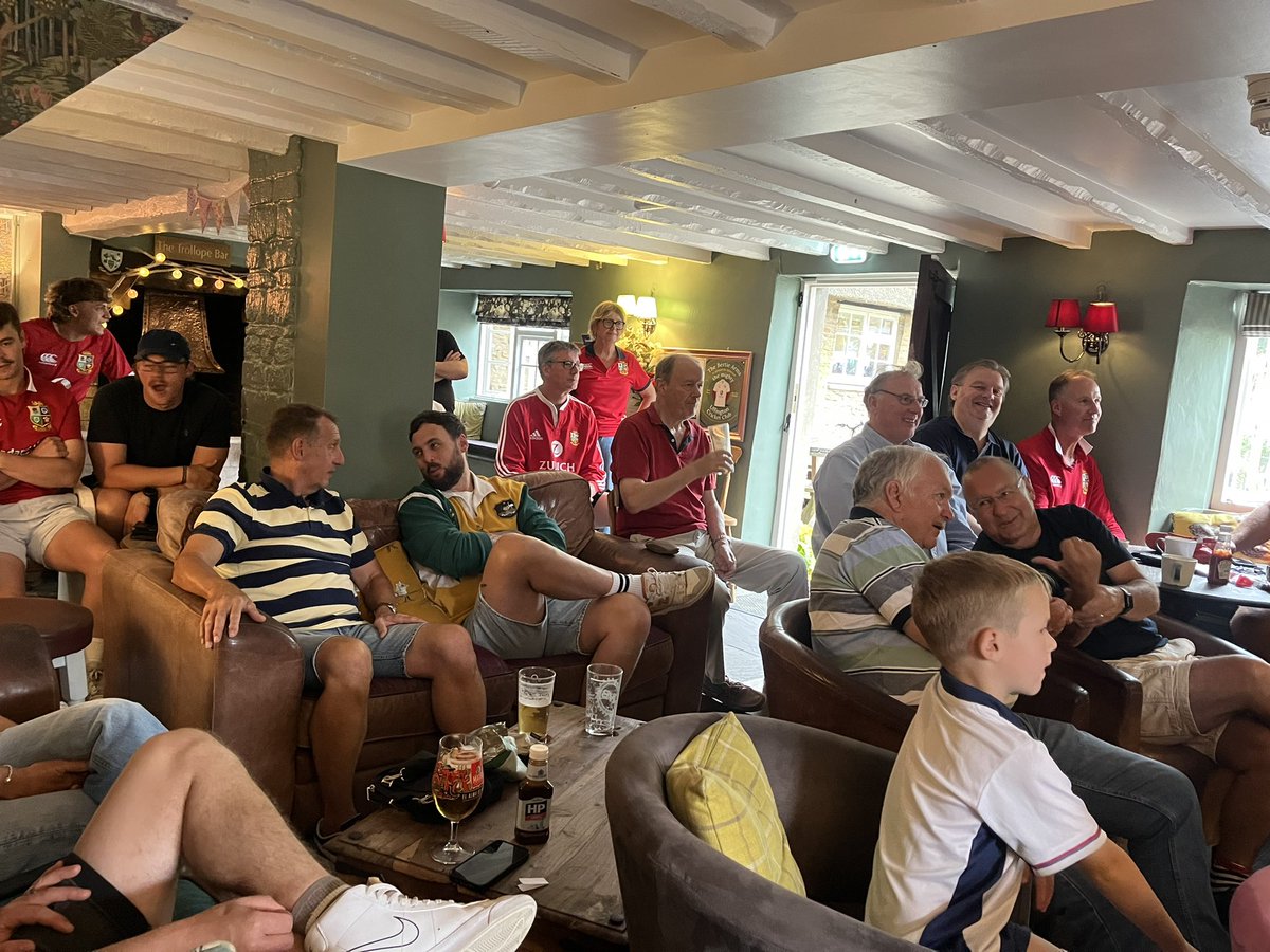 11.06am. 
A nation that looks for a sporting excuse to go to the pub. 
Good job I’ve not got a radio show and Golden wedding anniversary to attend later. Oh.
#Lions