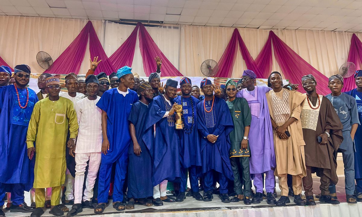 Rashaf01's tweet image. "Bi fingba-figba ba l'ohun o figba mọn, eyi to ti fín silẹ kole parun"
Yesterday was a truly memorable moment in my journey as a student leader. I was deeply honored to receive the Most Active Senator of the Year Award from the @UilStudentUnion during the Dinner & Award Night.
