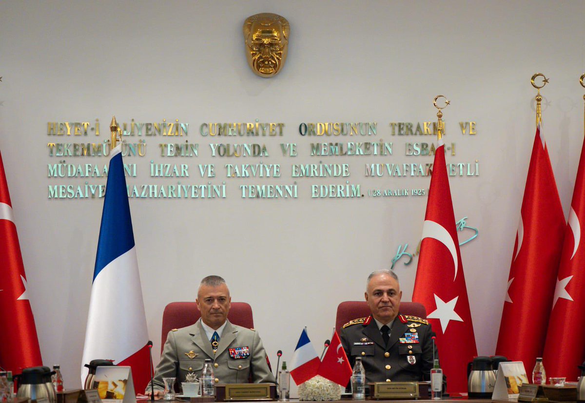 CEMA_FR's tweet image. 📍Ankara pour rencontrer mon homologue 🇹🇷 le général Metin GÜRAK.
Échanges sur la situation sécuritaire régionale et sur le flanc est de l’Europe.
Partenaires dans l’OTAN et dans la coalition des volontaires, les armées 🇹🇷 et 🇫🇷 sont engagées pour défendre nos intérêts…