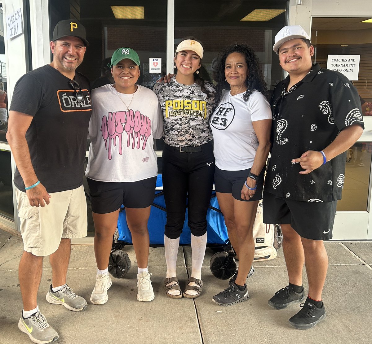 CeliaMarquez25's tweet image. What an honor to finally meet the family of Hector Flores! Playing in this tournament is special for my family as my Dad grew up watching "Hec" and my uncles played with him for many years and were good friends! Ready to play in his honor! #HectorFloresShowcase 🙏🥎🙏