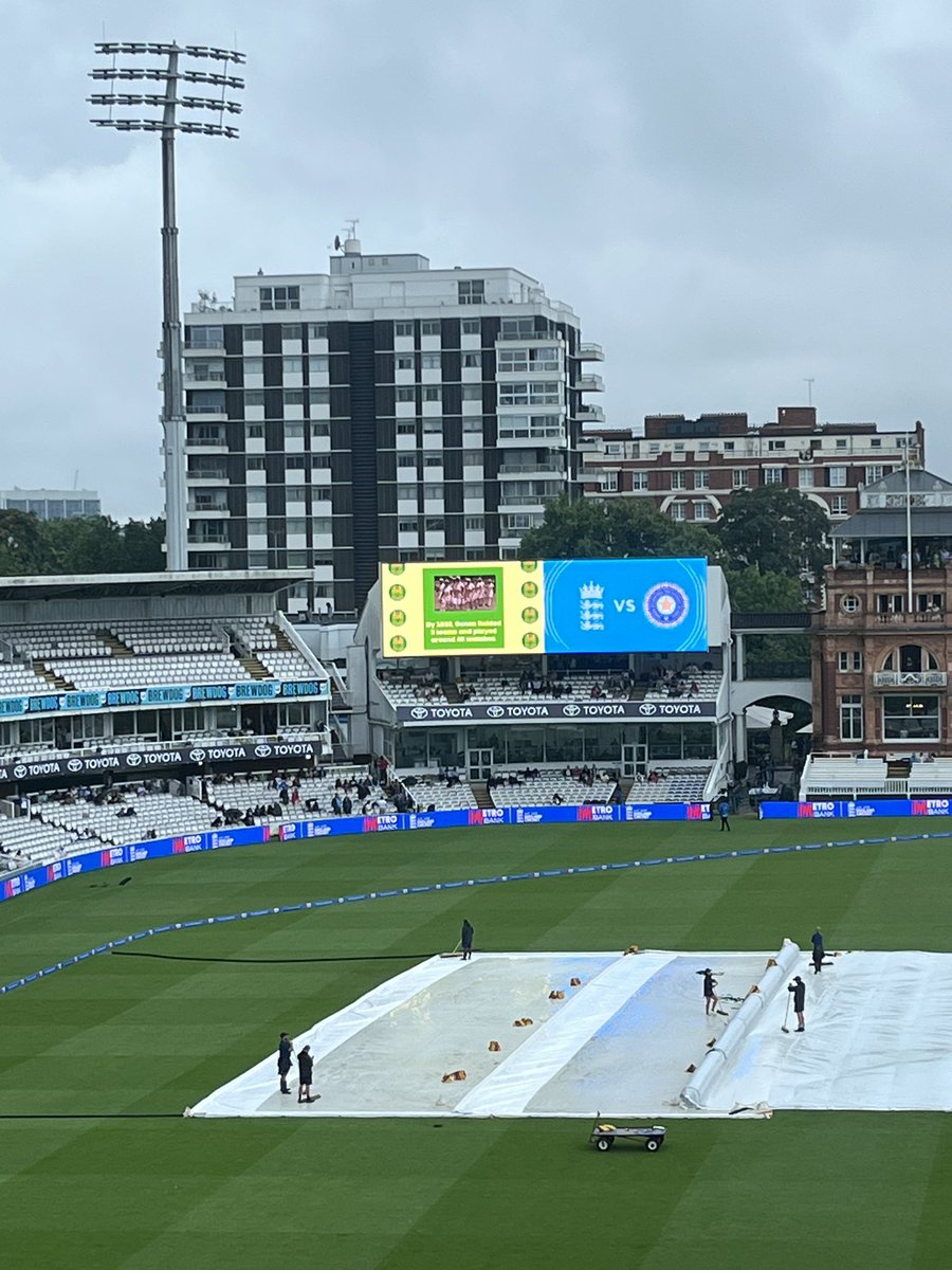 00ChildPodcast's tweet image. Celebrating 100 years of Gunnersbury CC here at Lord’s despite the rain