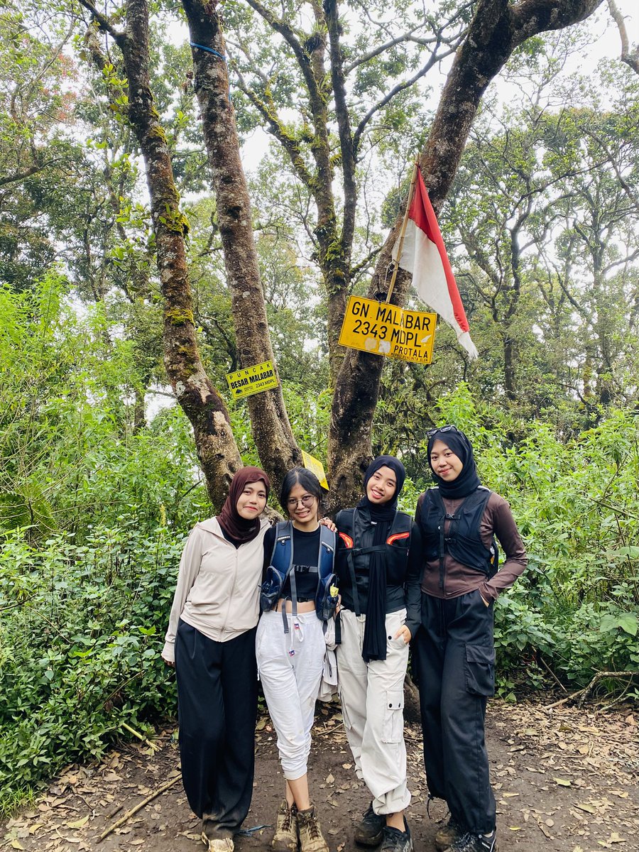 sashajaaa_'s tweet photo. life after break up yang pertama kali di lakukan adalah “back to nature” ceritanya 😬 https://t.co/V4HQce1DIG