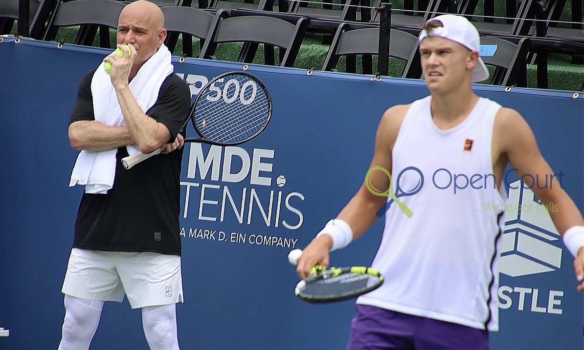raghavv_01's tweet image. This might just be the biggest turning point in tennis history. Sinner and Alcaraz duopoly has just started, and the disruptor makes the first big move. Holger is coming 👀👀