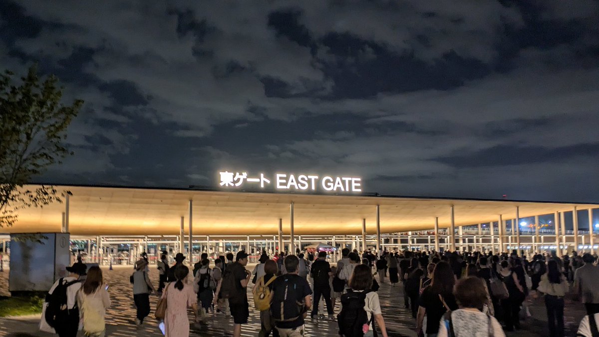#大阪万博 1日目が終了。

今日は大阪に宿泊なので
盆おどりイベントのよしもと館、
予約できた オーストラリア館、
たまたま自由入場できた 大阪ヘルスケア、
など最後までパビリオンをまわってきました。

19時をすぎなら人がかなり減るので
もしかしたらお目当てのパビリオンに
入場できるかも？