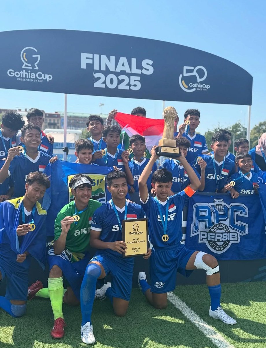 Persib in 2025:

• Senior team - Champions of Indonesia.
• APC U13 - Champions of the World Youth Cup.

An unforgettable year for Maung Bandung!