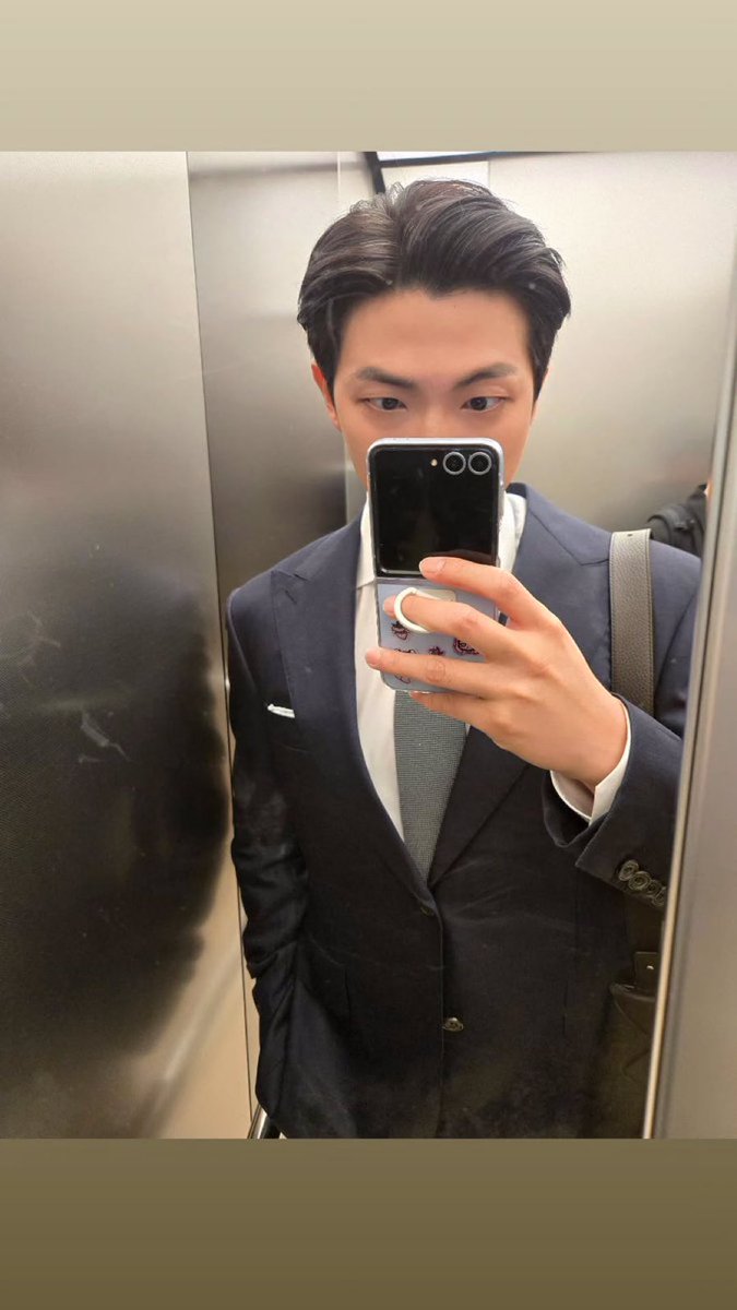 rapmonstrr's tweet photo. He is so fucking hot😭😭😭 https://t.co/HA6BhuMLt9