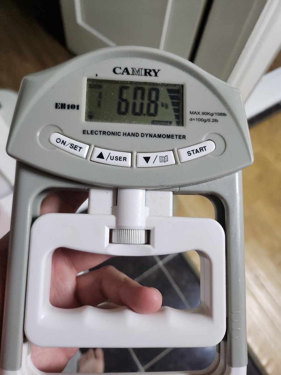 왼 72.8
오 60.8

오른손잡이인데 오른손은 갈수록 줄어드네..