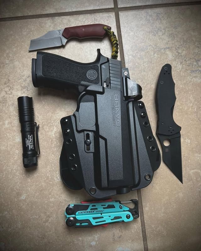 個人装備 Bravo Concealment OWB P320 Sig P320 Fullsize 9mm Gun Holster Combo | OWB Concealed