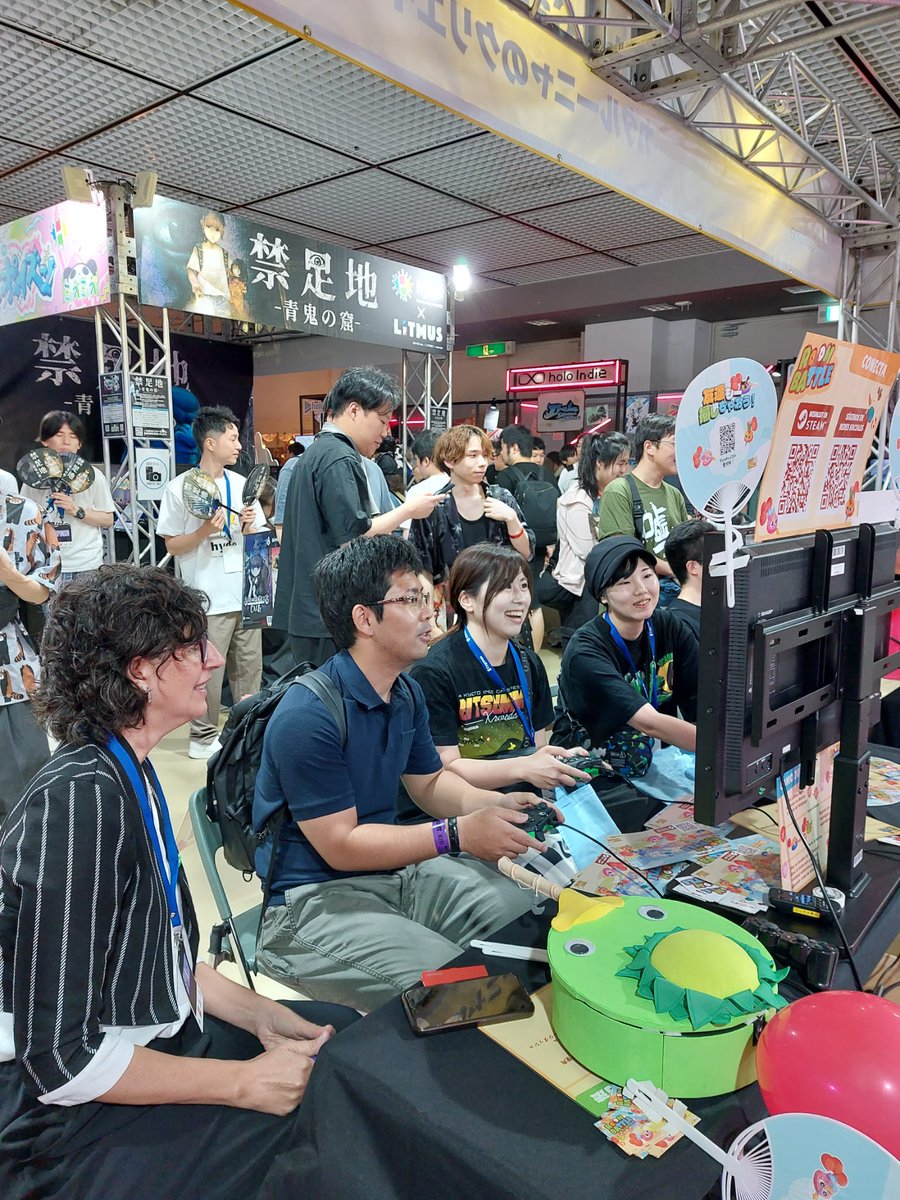 DustGamesStudio's tweet image. 2nd day finished at @BitSummit with our friends @catalanarts!!! 🎈
We are so happy with all the love the Japanese community is giving us ❤🩹
#gamedev #BitSummit #ビットサミット #CatalanArts #Roombattle