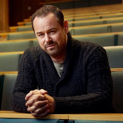 WhoCraved's tweet image. Danny Dyer has spoken on the 14th Doctor’s whereabouts | 🚨
“He’s sitting in his garden with his trotters up! He called all this pantheon stuff on. Where is the geezer?”