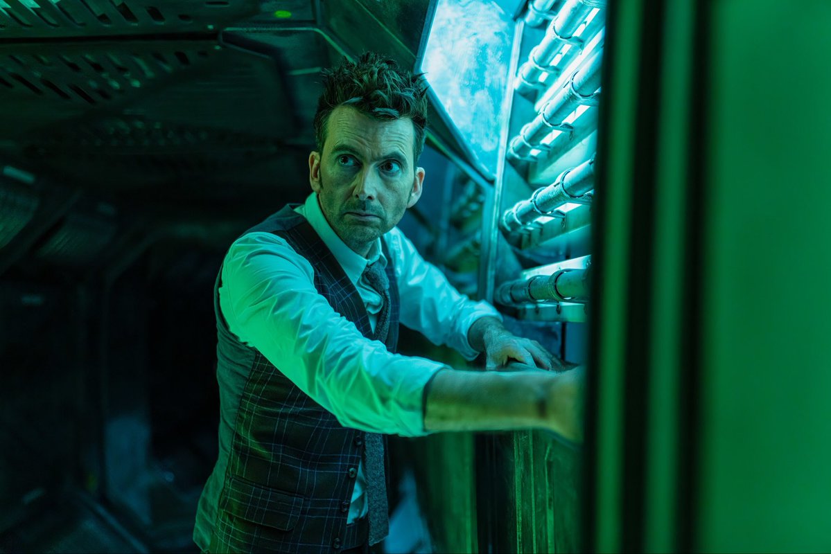 WhoCraved's tweet image. Danny Dyer has spoken on the 14th Doctor’s whereabouts | 🚨
“He’s sitting in his garden with his trotters up! He called all this pantheon stuff on. Where is the geezer?”