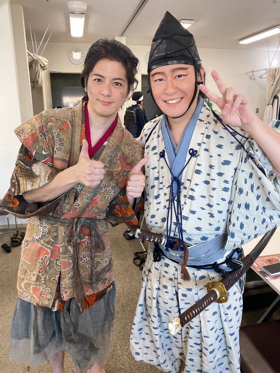 miso_jiro's tweet image. 本日もご来場いただいた皆様、誠に有難う御座いました!!!
和泉元彌さんが見に来てくれました✨
ありがたいお言葉も頂戴しました。
そして大好き辻さんと。
舞台では初めての共演。
相変わらずいい人😊
明日は千秋楽!!!
しっかりがんばります!!!
#鬼ノ光
#中村誠治郎
