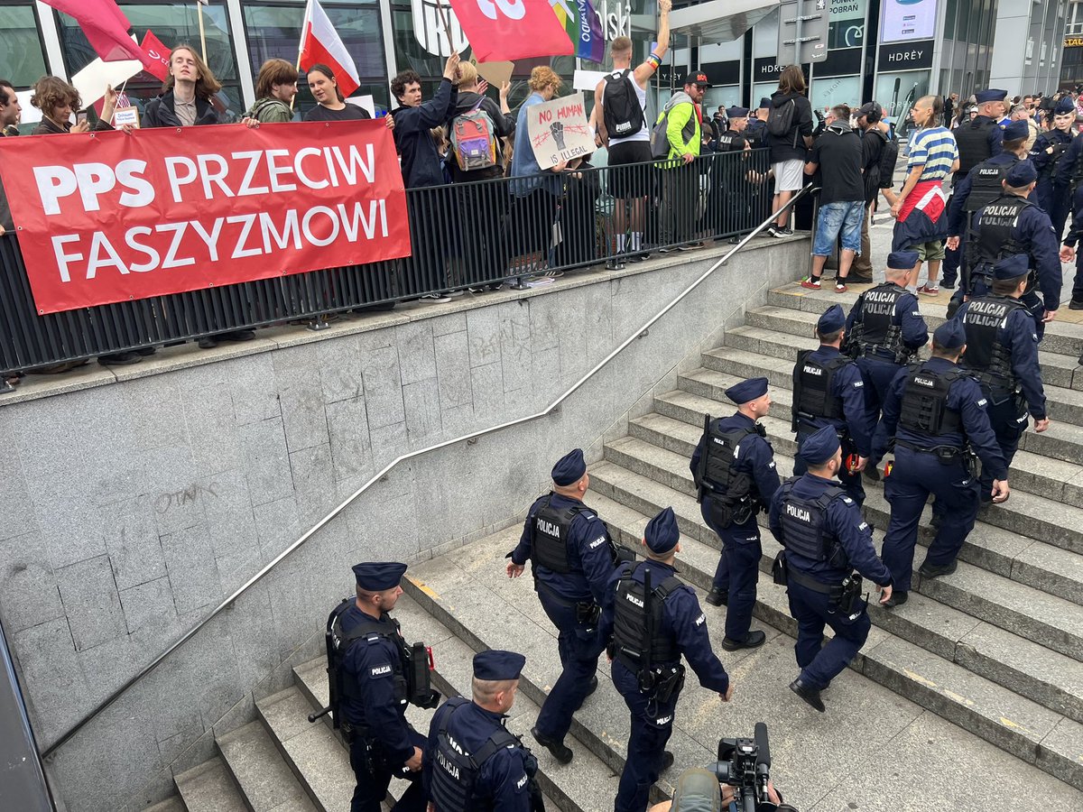 Warszawa: Faszyści pogonieni. I wyszło słońce 🌞