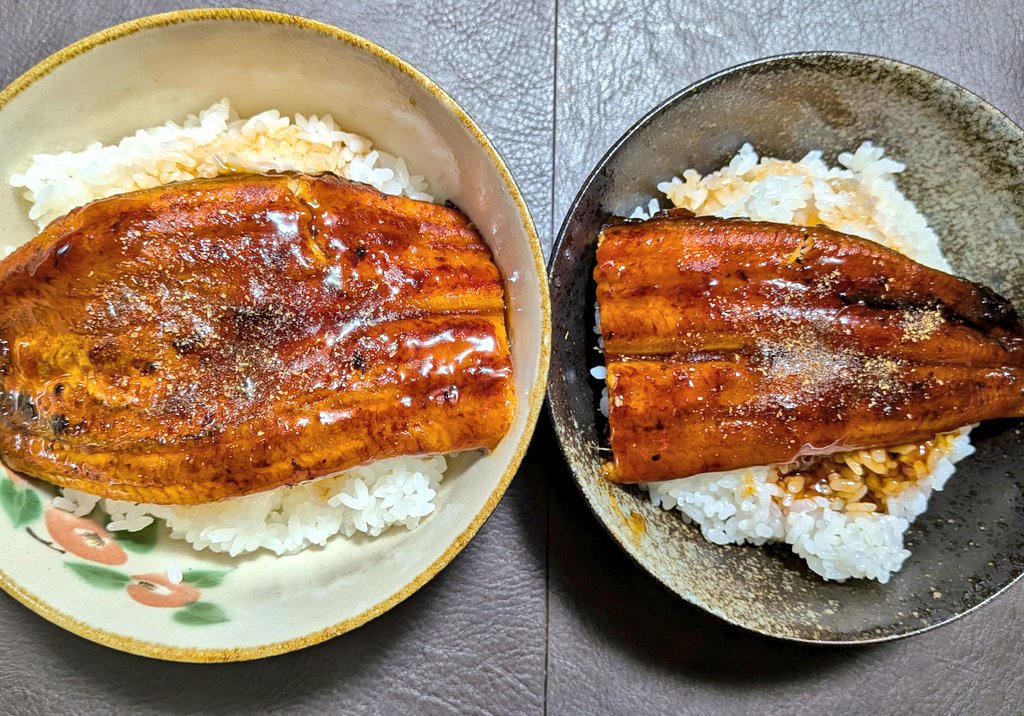 2020daikoku's tweet image. 丸亀製麺のすだちおろしぶっかけ
おにぎりに付いていた梅干しだけを旦那から貰い、生姜とネギもたっぷりの冷しうどん
夜は九州鹿児島産の鰻
炭水化物取りすぎだけど
美味しかった
#土用の丑の日