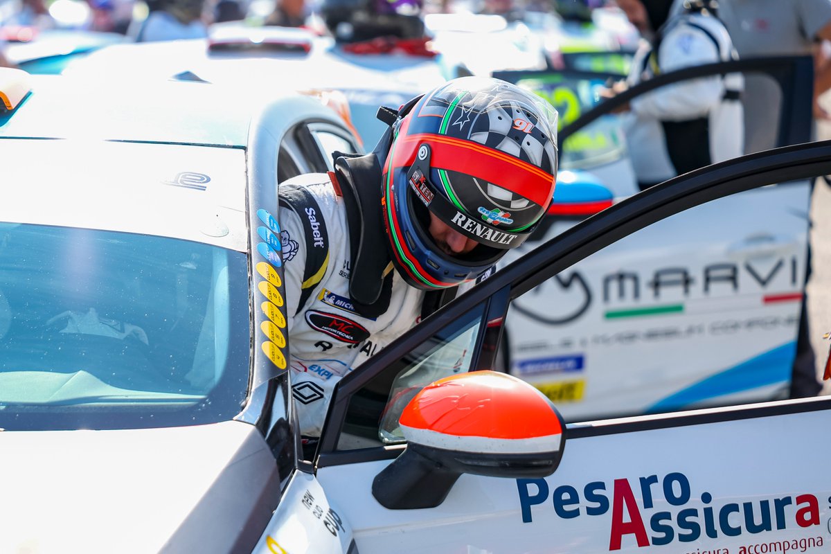 📸 Scenes from pregrid 🥵

Race 1 starts in 30 minutes!
📺 youtube.com/live/CxBYPt2pl…
🖥️ facebook.com/events/7103387…