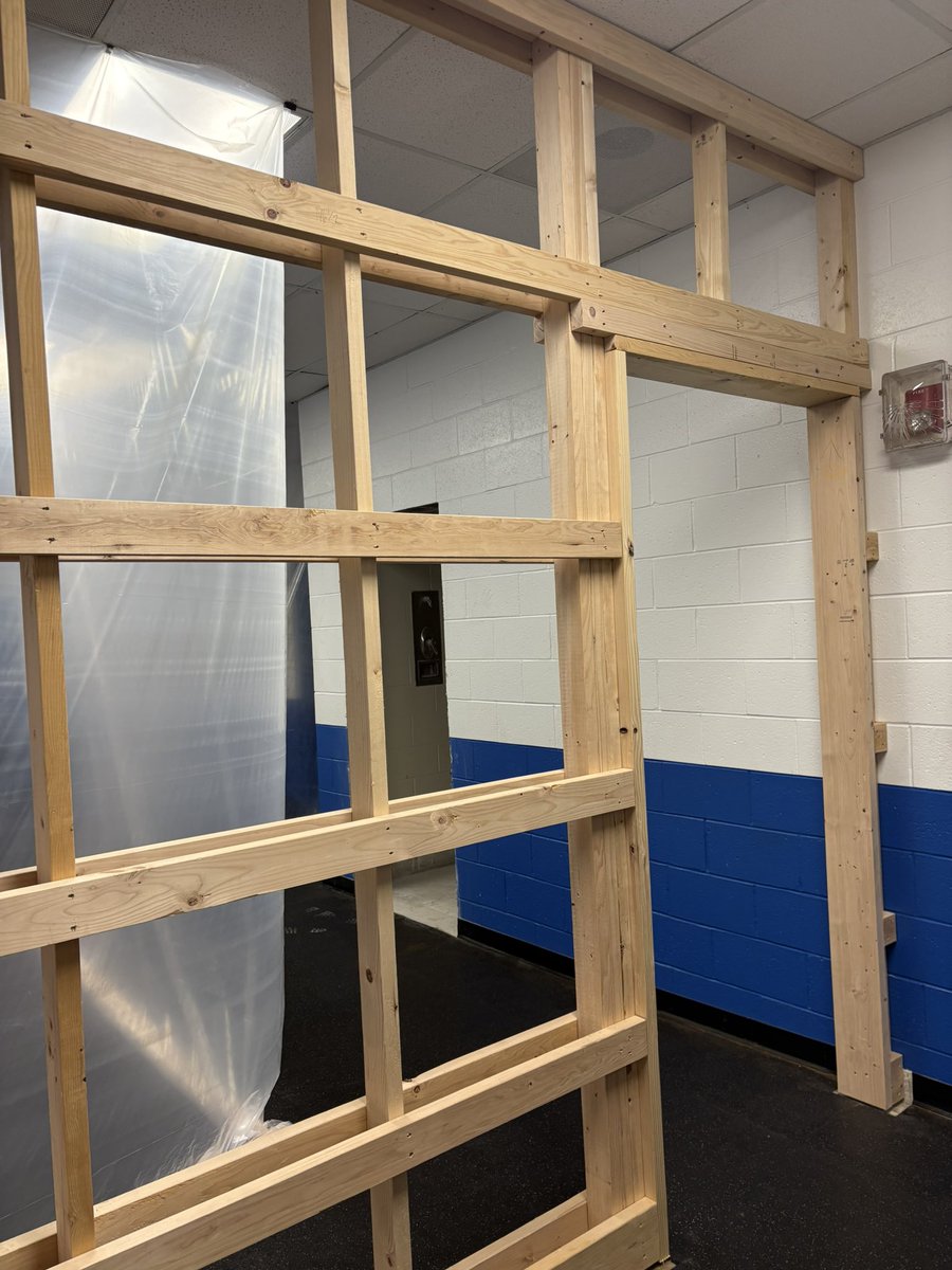 hammontonFB's tweet image. Renovations continue in the field house!!!  Getting better everyday!!!
#WinTheDay #WakeUpTheEchoes @HHSdevilsports