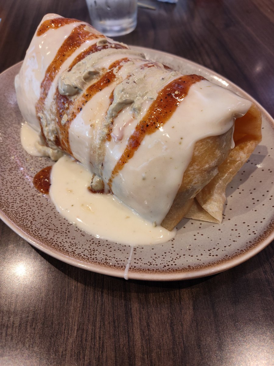 TheMRR7's tweet image. Breakfast at Early Bird in West Des Moines, IA--El Gordo Morning Burrito (a tortilla stuffed with eggs, pork carnitas, black beans, hash browns, &amp;amp; cheddar cheese &amp;amp; topped with queso, house salsa, &amp;amp; avocado crema).  Early Bird is a mini-chain that started in Omaha, NE &amp;amp; now has 8…