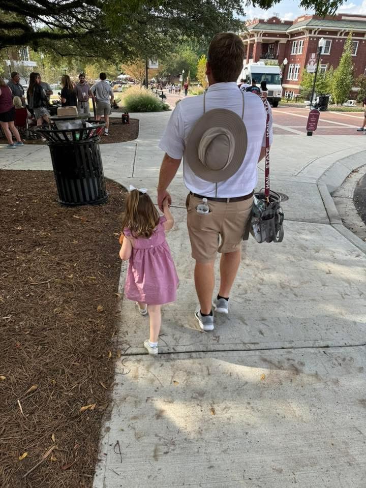 AnnieGoodie's tweet image. Happy birthday to the one who holds us together!! We love you, Andy McGregor!! We are so proud of you and so glad you are ours!! 🥳😘 @_Coach_McGregor