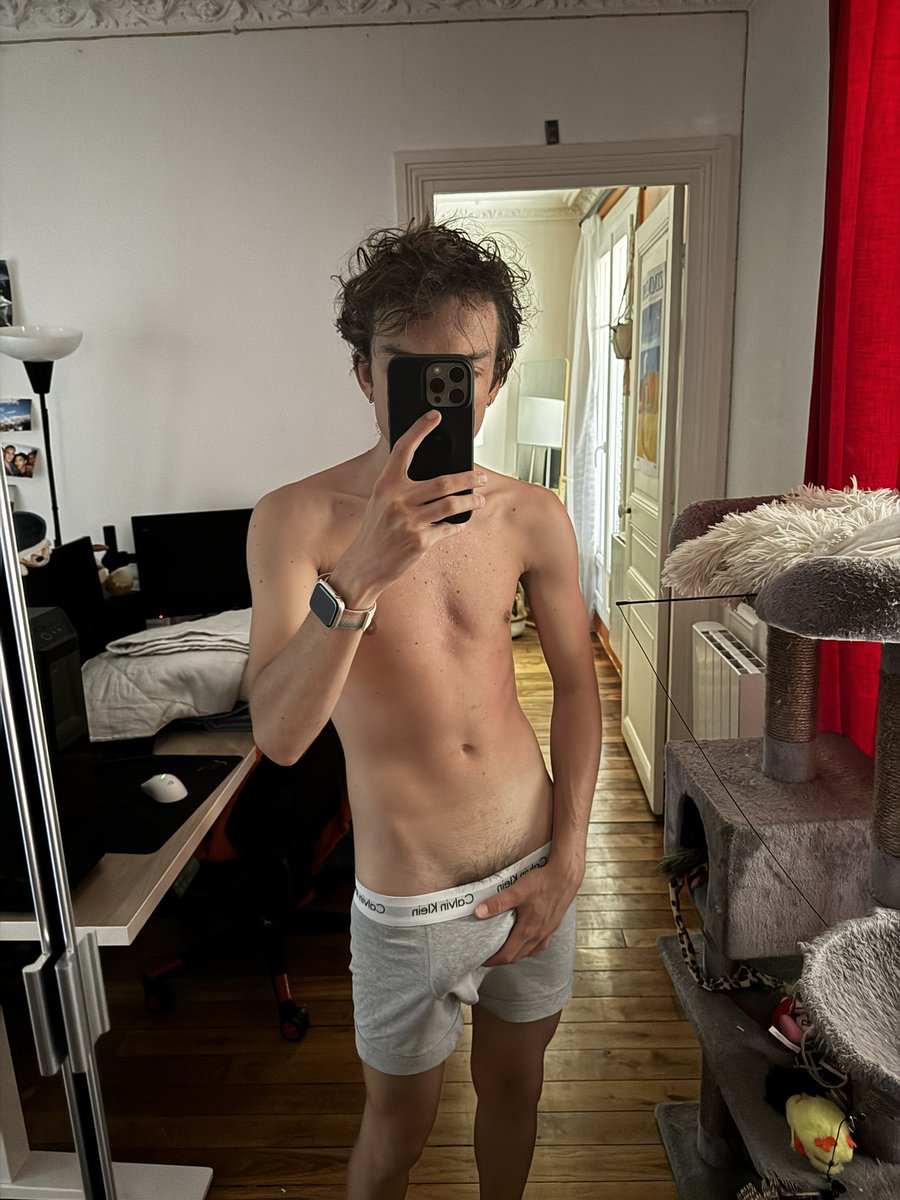 artthhhuuuur's tweet image. Léger léger