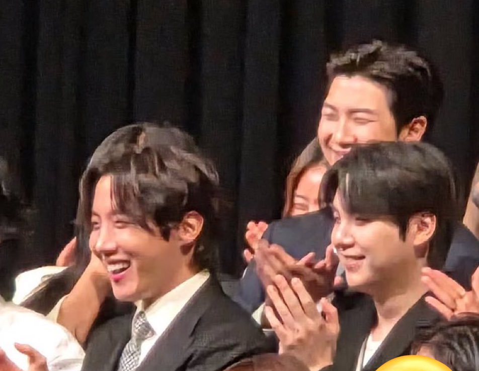 miluvkth's tweet photo. They're very happiness🥰😍💜💜💜 https://t.co/ADvI7oEnt2