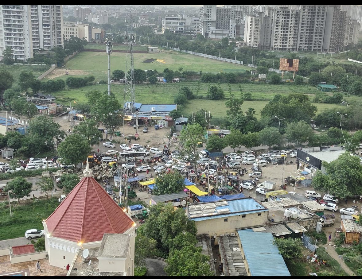 Dsabharwal2015's tweet image. Urgent Appeal to @cmohry @DC_Gurugram @MunicipalGgn @CEOHUDAGurugram @DiprHaryana @cmofficehry
Rampant illegal encroachments in #Sector90 #Sector91 #Gurugram
Photos attached.
Requesting urgent intervention from