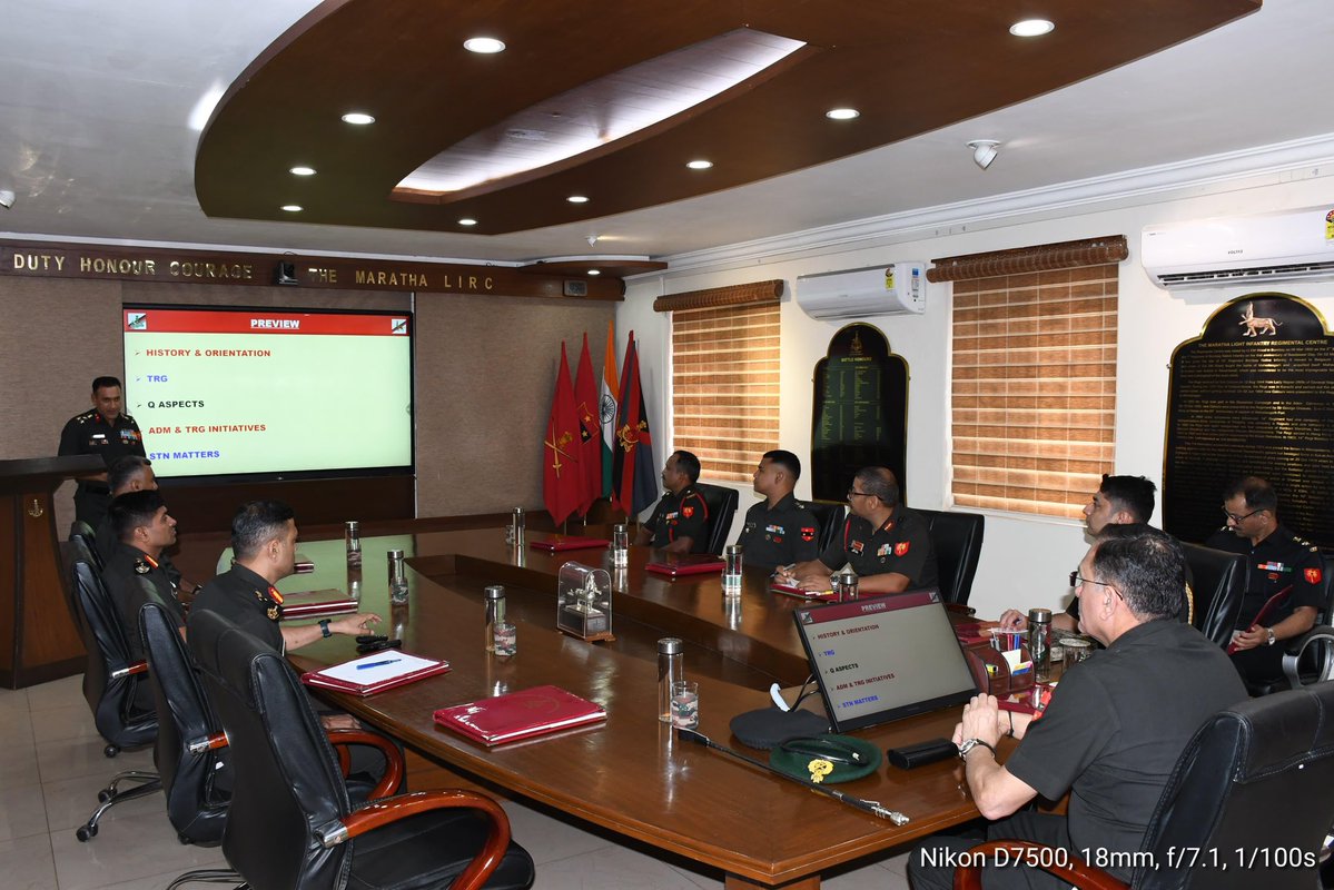 IaSouthern's tweet image. Lt Gen Dhiraj Seth, PVSM, AVSM, GOC-in-C, #SouthernCommand, visited MARATHA LIGHT INFANTRY Regimental Centre at #Belagavi, to review training initiatives and assess the integration of modern practices in military training and soldier development.
The Army Commander was briefed…