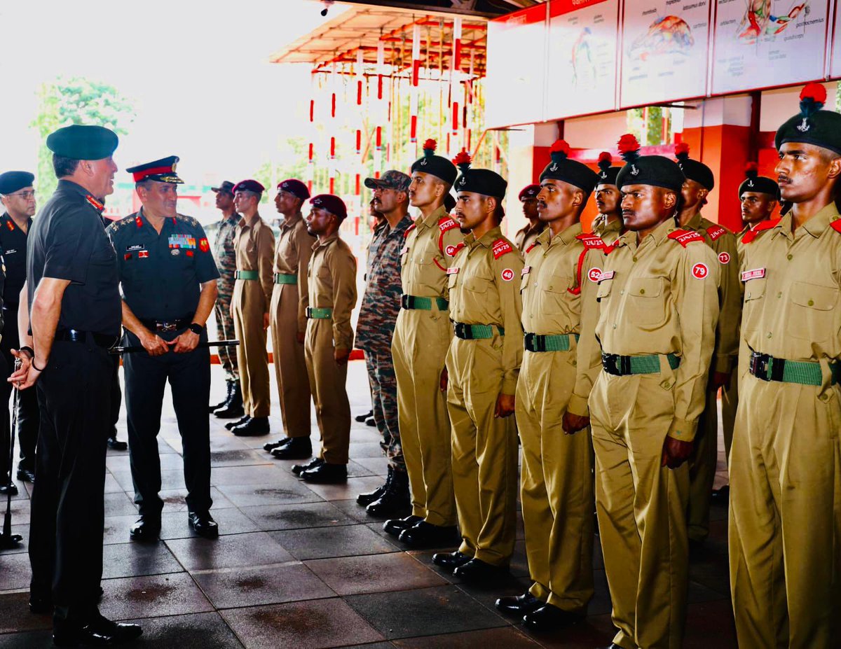 IaSouthern's tweet image. Lt Gen Dhiraj Seth, PVSM, AVSM, GOC-in-C, #SouthernCommand, visited MARATHA LIGHT INFANTRY Regimental Centre at #Belagavi, to review training initiatives and assess the integration of modern practices in military training and soldier development.
The Army Commander was briefed…