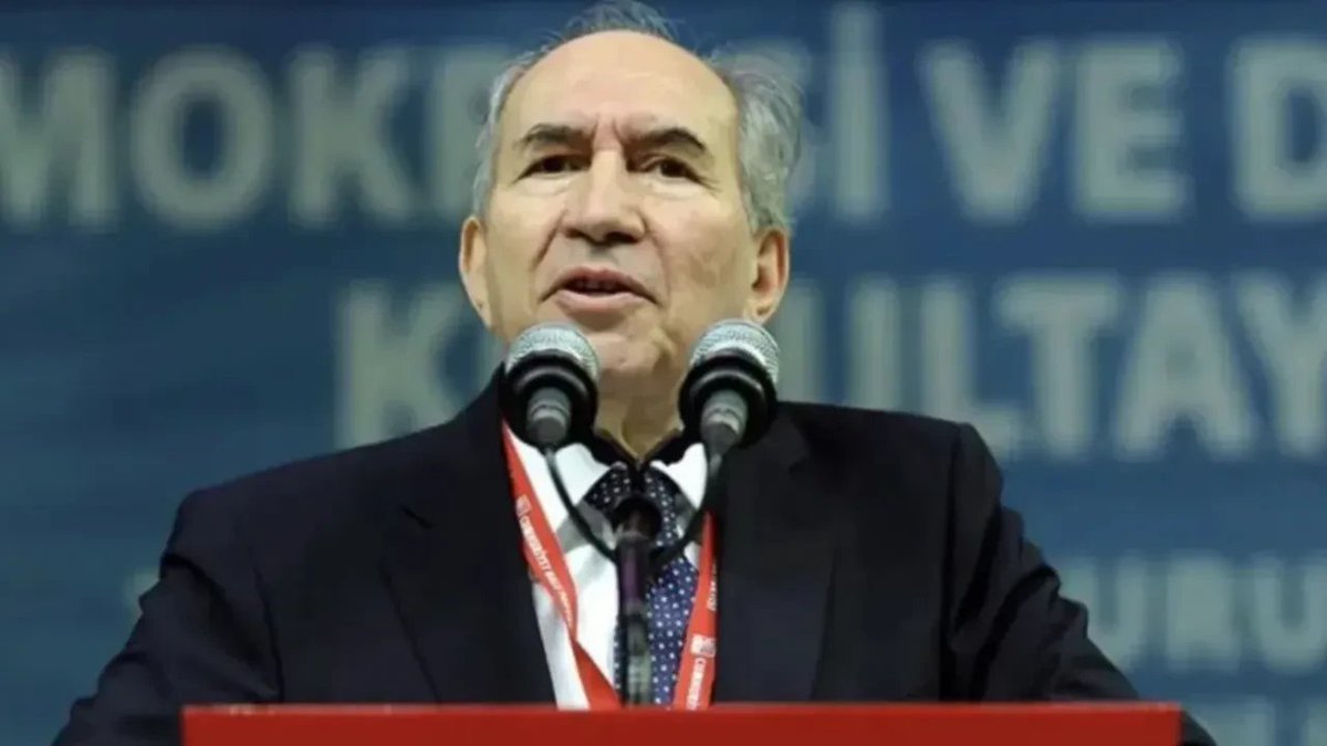 CHP'nin eski genel başkanlarından Altan Öymen, 93 yaşında hayatını kaybetti.