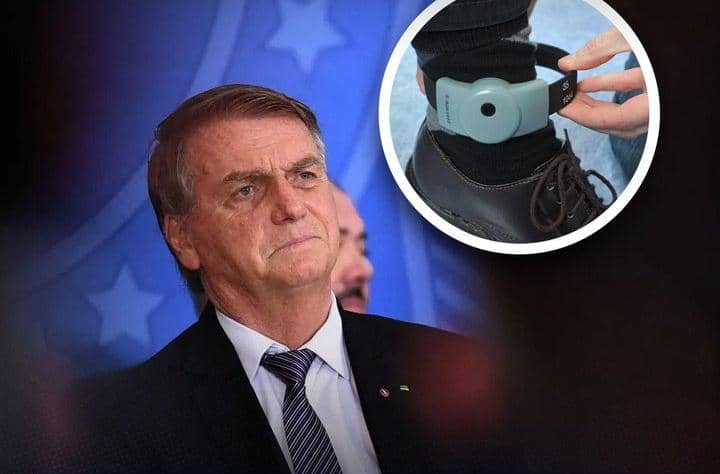 Centrealaune's tweet image. Anba lòd yon Jij nan lakou siprèm peyi Brezil, Lapolis Federal (PF) fè yon pèkizisyon lakay ansyen prezidan @JairBolsonaro ak nan biwo pati li a vandredi 18 jiyè 2025 la, epi polisye yo oblije li pote yon "braslè elektronik" parapò ak divès akizisyon lajistis pote kont li.
