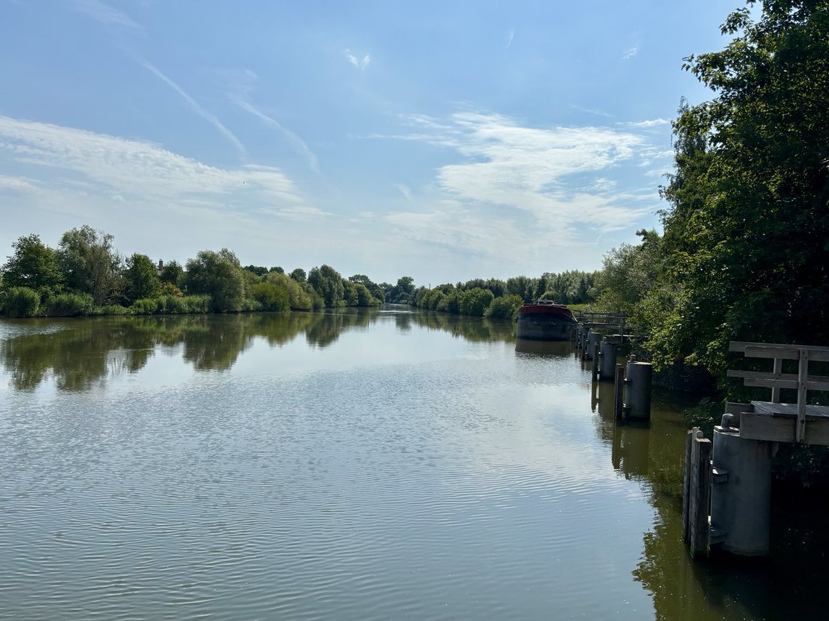 EddyMisman's tweet photo. #vrtweer @BuienradarBE @HetweerinBelgie Beernem 11u15 #lazyrun🏃♂️ https://t.co/KzLhvIKCND