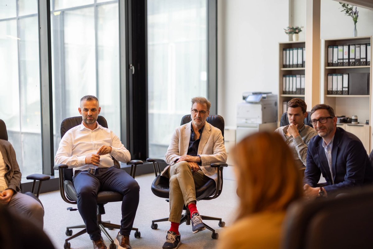 Artane_R's tweet image. 📍Everleaf, Prishtinë
Every ICT/BPO foreign investors' story seems to start with "I didn't know much about 🇽🇰 when I first came" and follow with being struck by the energy, working culture, youth, creativity, etc.
Great pleasure to talk to group of 🇩🇪 entrepreneurs visiting 🇽🇰.