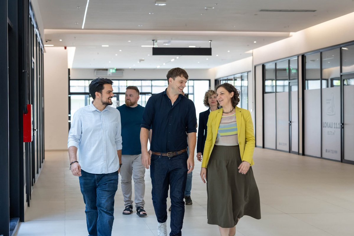 Artane_R's tweet image. 📍Everleaf, Prishtinë
Every ICT/BPO foreign investors' story seems to start with "I didn't know much about 🇽🇰 when I first came" and follow with being struck by the energy, working culture, youth, creativity, etc.
Great pleasure to talk to group of 🇩🇪 entrepreneurs visiting 🇽🇰.