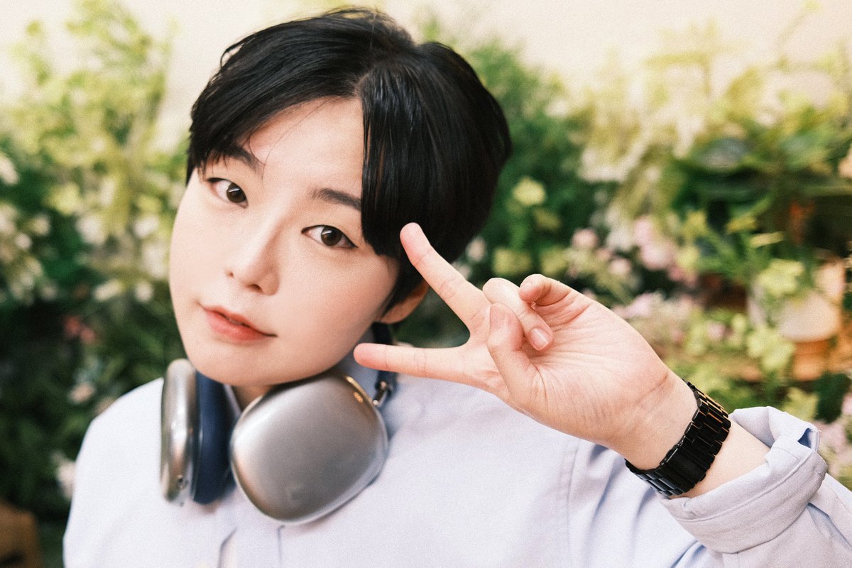 otackgu's tweet image. 논바이너리가 뭔가 찍으며 논 것들
네 가지 이미지 셀프 촬영‧˚₊*̥♡
📔🖇️ m.blog.naver.com/funpenguin/223…