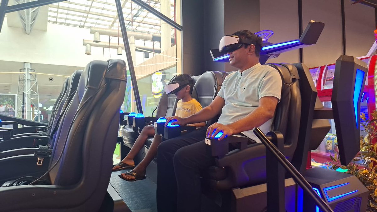 VR with kiddo 😁