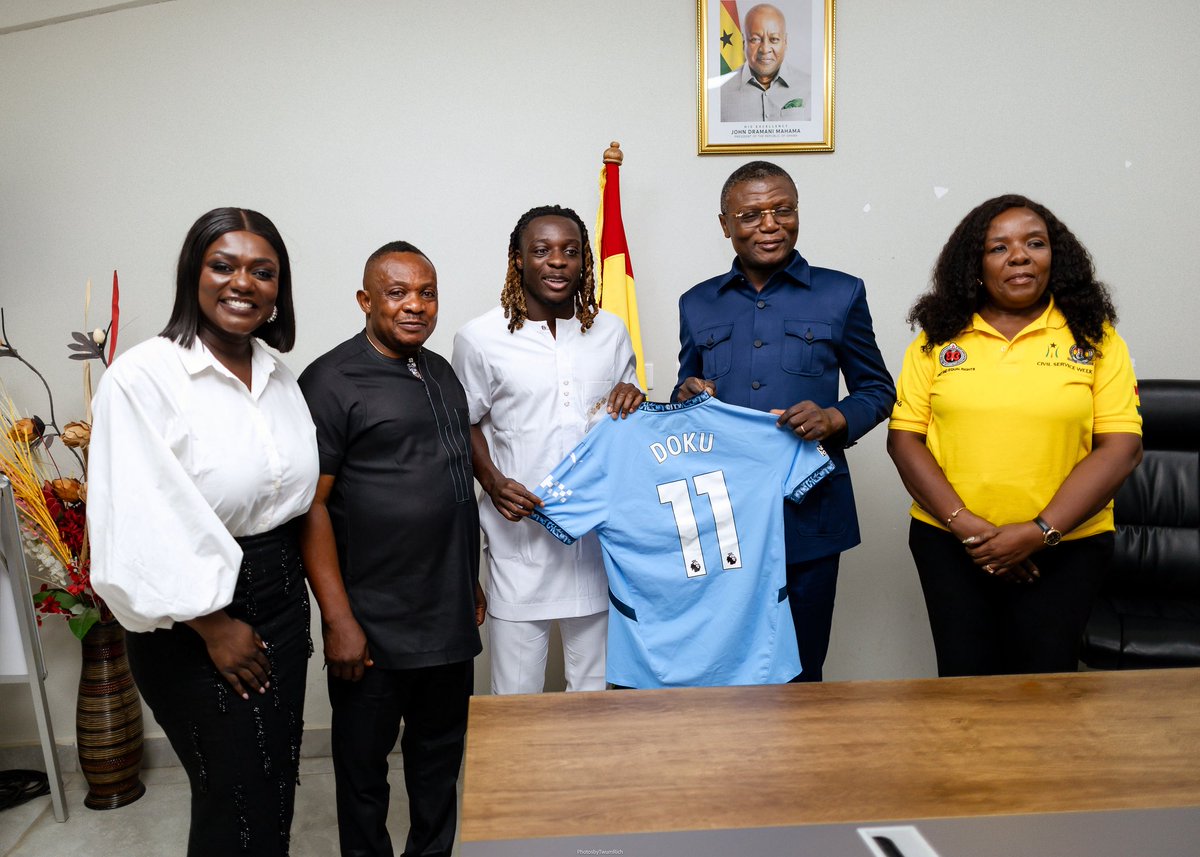 Dentaa_show's tweet image. What a whirlwind week! Even though I was under the weather, we still managed to keep things moving.
From supporting the @MayorofLondon historic first visit to Ghana, to facilitating a meaningful meeting with H.E. @JDMahama
We also had the pleasure of coordinating a special…
