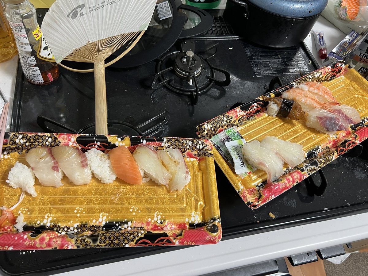 healpleeease's tweet photo. ここ半年ちょいの激動変化
①検討から一月で家を買うという暴挙（
②二馬力ボートやる癖に車をアルトワークスに変え強行（
③バイクを降りた筈が@323G310R さんと多分同型同色のPCXが義父より転がり込む（
④子供に釣った魚を食わせすぎてパック寿司で満足せず残すように（

忙しすぎて鼻血でそう😭 https://t.co/rKKs7rOCrt