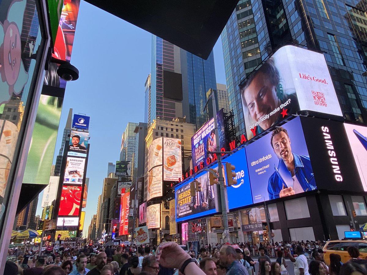 Worsel96's tweet image. Summer concert series NYC edition. Rolled up with my twin to Times Square to see The Warning at The Palladium. Awesome show.